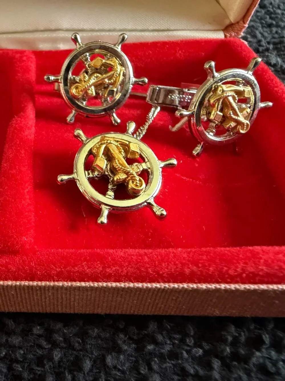 Cufflinks & Tie Link